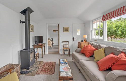 The Red Shed Entire home for 2 Private garden and parking 2 miles from Bury St Edmunds - Foto 2