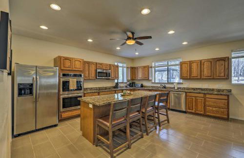 3 Mi to Rainbow Lake Home with Hot Tub and Deck - Foto 8