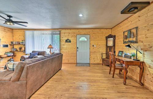 Peaceful Strawberry Cabin Fire Pit and Hot Tub - Foto 5