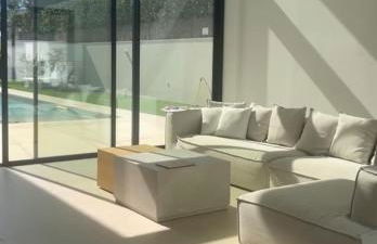 Ultra-Modern 5-Bed Luxury Chalet with Private Pool & Home Cinema 13 Min To Beach - Foto 9