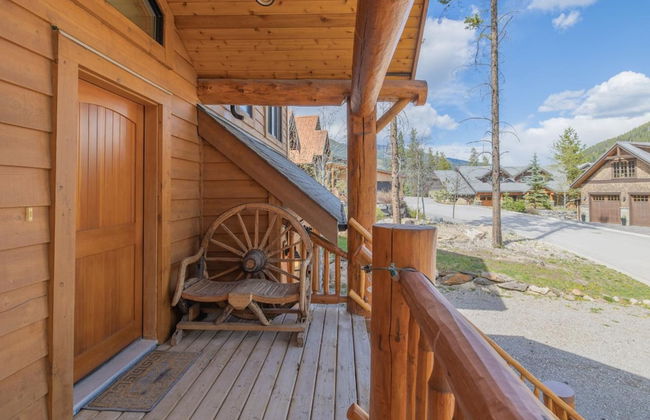 MODERN 4,500 sqft Ski Chalet: 5 Br + 6 Ba | Pool Table | Pool + PRIVATE Hot Tub - Photo 32