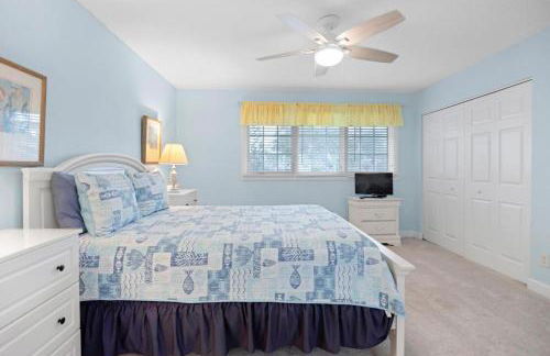 Beachy Vibes - 2BR w lake views & screened sunroom - Foto 9