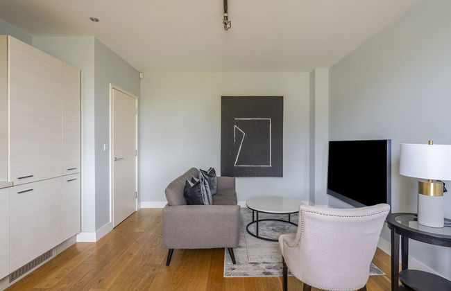 Luxurious Private One Bedroom Apartment - Foto 16