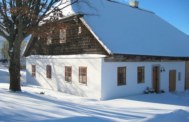 Sunny Holiday Home Near the Forest - Foto 27