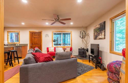 Vino Velo Retreat! Redwoods! Hot Tub!! Fire Table!! BBQ!! Game Room!! Fast WiFi!! Dog Friendly!! - Foto 19