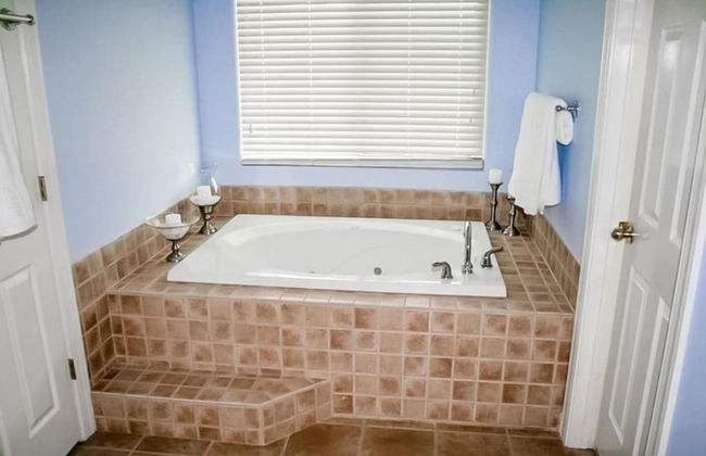 Coastal Escape w Pool Pool Table Walk to Beach - Foto 19