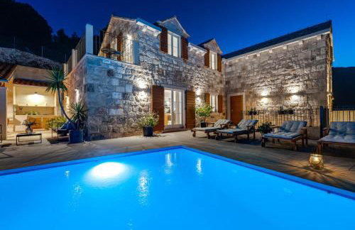 Villa Ani! Traditional and luxurious 4-bedroom villa with heated pool and sea views - Foto 45