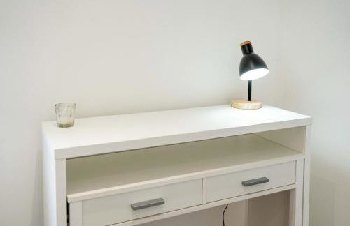 Loughton Hideaway: Cozy 1BD Near Tube & Nature - Foto 20