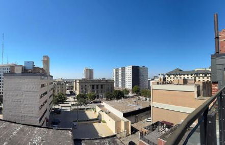 Husker Home TEN40 is in the heart of Downtown Lincoln where you can walk to Haymarket & UNL - Foto 30