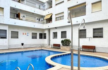 Apartamento con Terraza,Piscina,Playa y Aire acondicionado - Photo 4