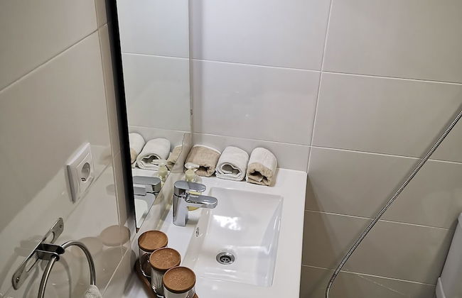 "room in Guest Room - Hostel Próximo A Praia P/ Surf Na Caparica" - Photo 8