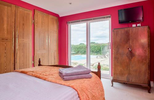 Artist's Hawkhurst Home with Heated Pool & Sauna - Foto 8