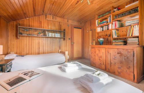 MontBlanc Alpine Ski & Sauna Retreat - Happy Rentals - Photo 24