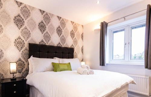 Charming Home in Bromsgrove - Perfect for Groups - Foto 2