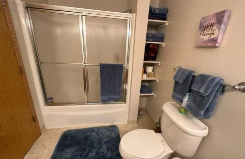 BEAUTIFUL COZY CONDO with POOLS/GYM-SELF CHECK-IN - Foto 6