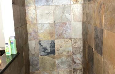 Tiki Paradise House & pool - 10 min to Beach! - Foto 27