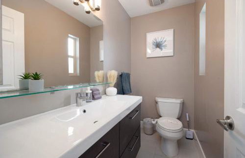 Central Location Gym Hot Tub Villa - Photo 23