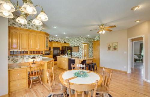 Country Living with Spacious Yard Sibley Home! - Foto 9