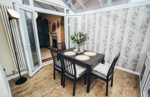 Huge 4 Bed Family Home in Derbyshire with Parking - Foto 4