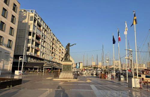 Appartement mignon calme douillet ascenseur clim étage élevé proche parking et toutes commodités au coeur du Toulon historique - Photo 35