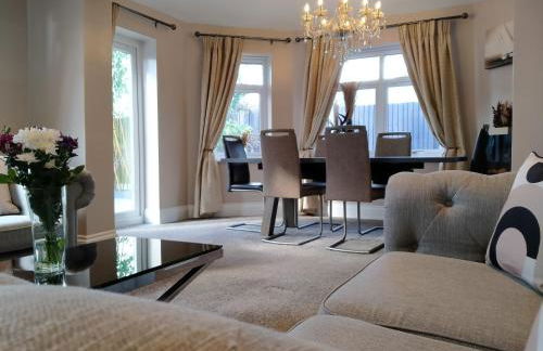 Sirius House - sleeps 7, driveway, garden - Photo 32