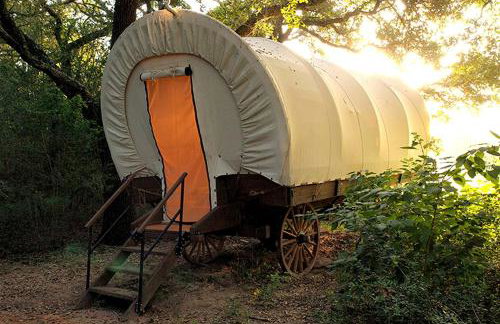 Unique Wagon Accommodation at Bed and Breakfast near Austin, Texas - Foto 1