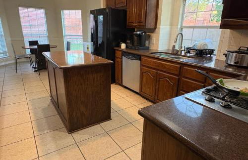 Spacious 4200 sqft - 6 bdrms 4 bath - Gym - Pets OK Near PGA - Universal KIDS - Star Frisco - Photo 42