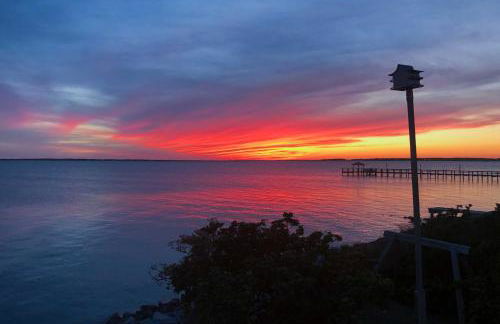 Waterfront Harkers Island Home Sunset View and Dock - Foto 26