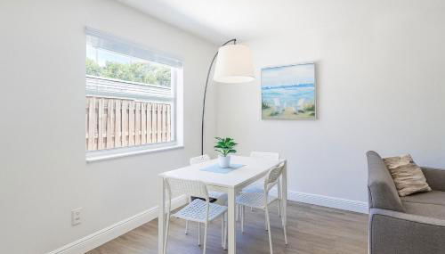 Modern 2BR Stay with Desk, Patio, BBQ, Free Parking - Foto 3