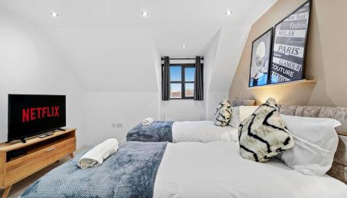 Luxury House with Pool Table, Sky TV, Netflix, Fast Wifi, Garden & Free Parking by Yoko Property - Foto 2