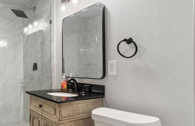 Spacious Retreat 8 Bedroom River - Photo 27