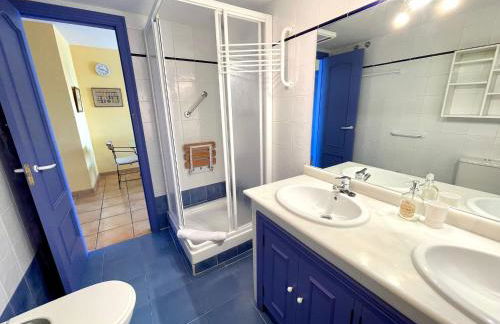 SOLETE - Apartamento con vistas, acceso directo al mar, piscina y parking by Redi - Photo 25