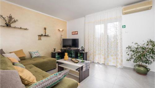 3 Bedroom Cozy Apartment In Viskovo - Foto 3