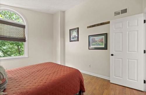 5 Minutes from Hospitals and UK! - Photo 23