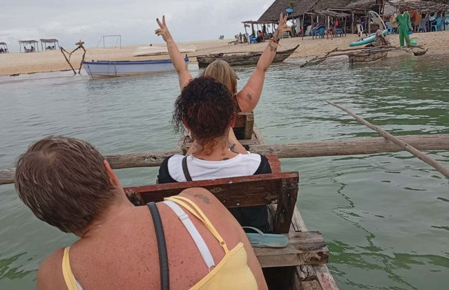 Paseo en canoa por el río Congo al atardecer - Foto 8