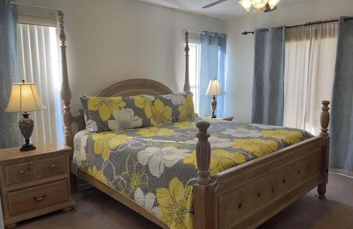 Family Vacation Home in Quiet Community with Private Pool and Spa - Foto 22