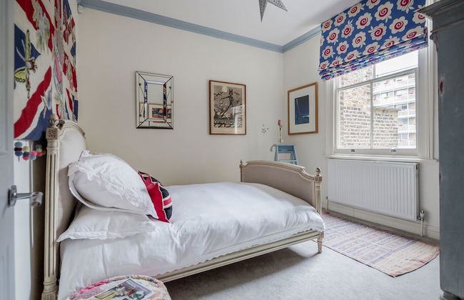 Exquisite Designers Abode - Photo 8