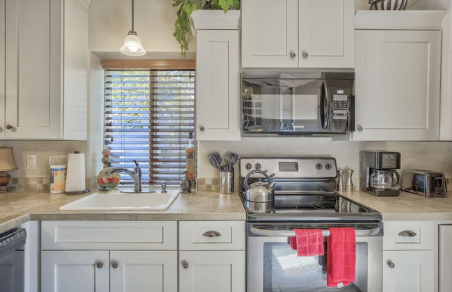 2brdowntown Occmountain Views & Grill - Photo 11