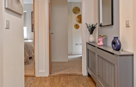 SUPERIOR AIRPORT SUITE, FREE Parking, Stylish, BALCONY, Two Bathrooms, Close To Airport, Station & Centre - Foto 35