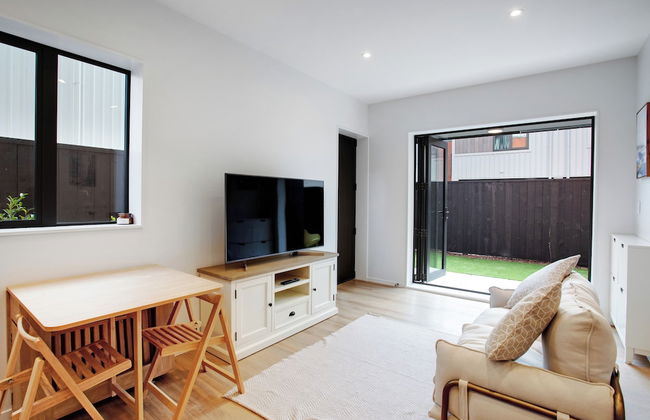 Urban Vogue Escape with Parking- Air-con - Photo 33