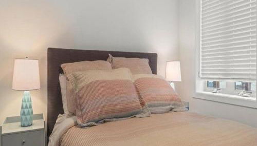 Bright & Modern Home with Patio - Foto 5