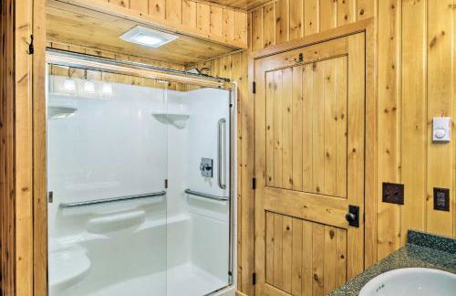 Rustic Cozy Cabin on Island Lake with Fire Pit, Dock - Foto 11