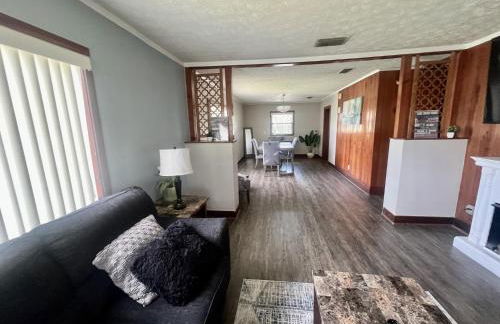 Spacious Lake Retreat for Families - Foto 32