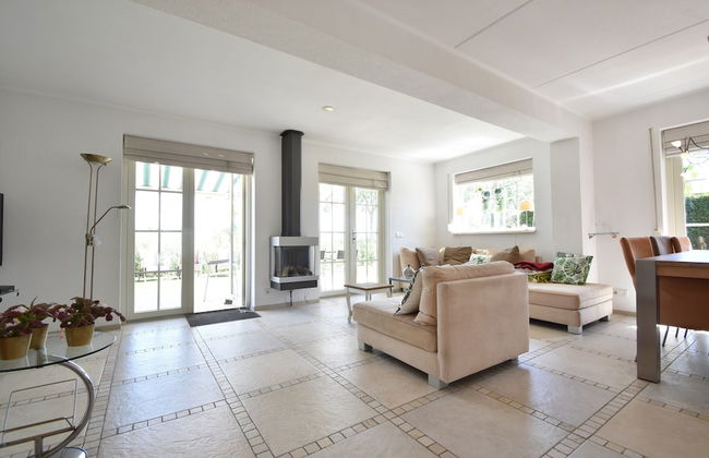 Enticing Holiday Home in Oude With Garden - Foto 14