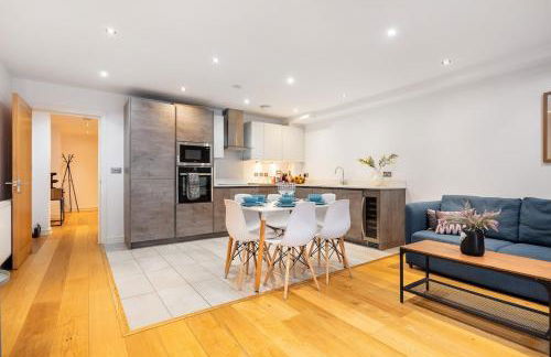 London Eye ,split level and private patio,sleeps 6 - Foto 15