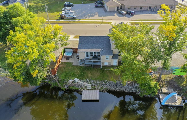 Lazy River Villa - Hottub Fenced Yard Sleeps 11 - Foto 49