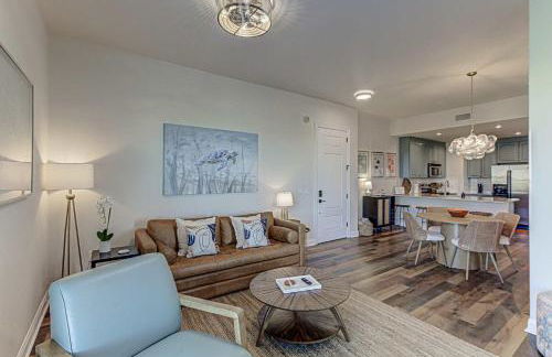 Waterfront Condo for 4 with Resort Pool & Lake View - Foto 2