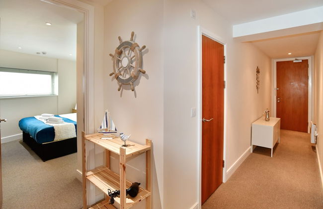 Meridian Quay Apartments - Photo 2