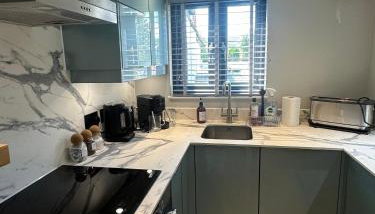 Fire Station View-Central-2 king beds-Brand new interior - Foto 5