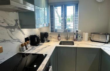 Fire Station View-Central-2 king beds-Brand new interior - Foto 5